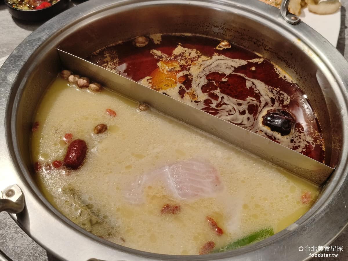 饗麻饗辣PLUS LaLaport南港店 LaLaport南港店菜單 整體來說《饗麻饗辣PLUS》走的是麻辣火鍋加豪華自助吧的組合,用餐時間為兩小時。對海鮮控來說,真的能吃個過癮。 @台北美食星探